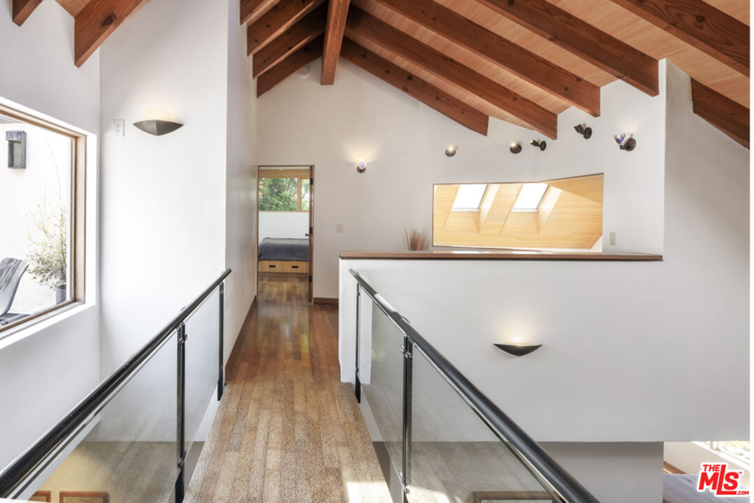 524 N Bundy Dr, Los Angeles