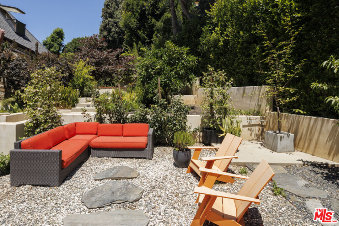 524 N Bundy Dr, Los Angeles