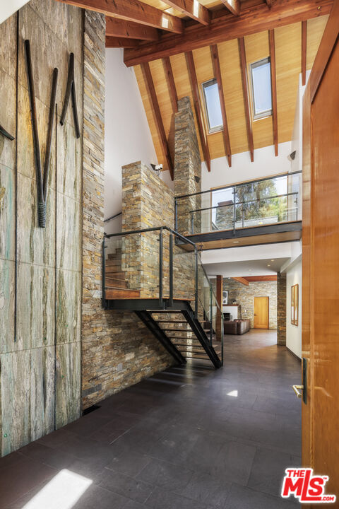 524 N Bundy Dr, Los Angeles