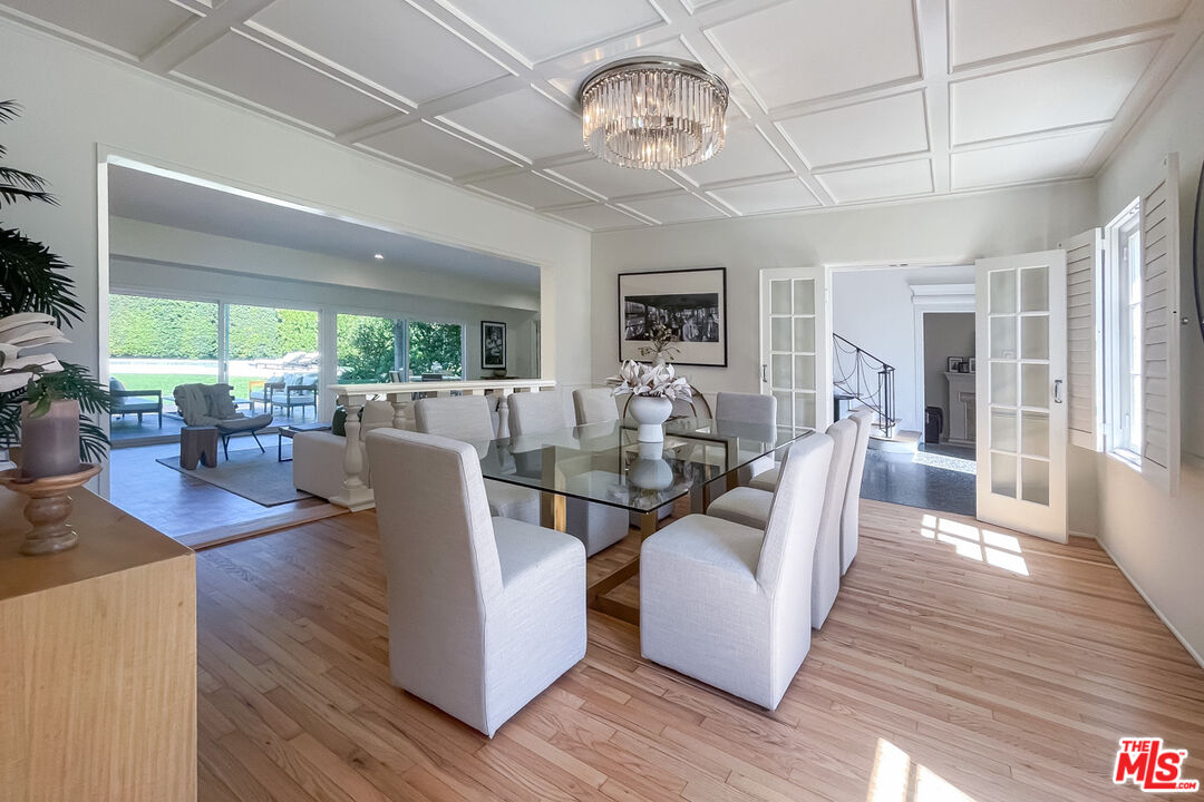 712 Walden Dr, Beverly Hills