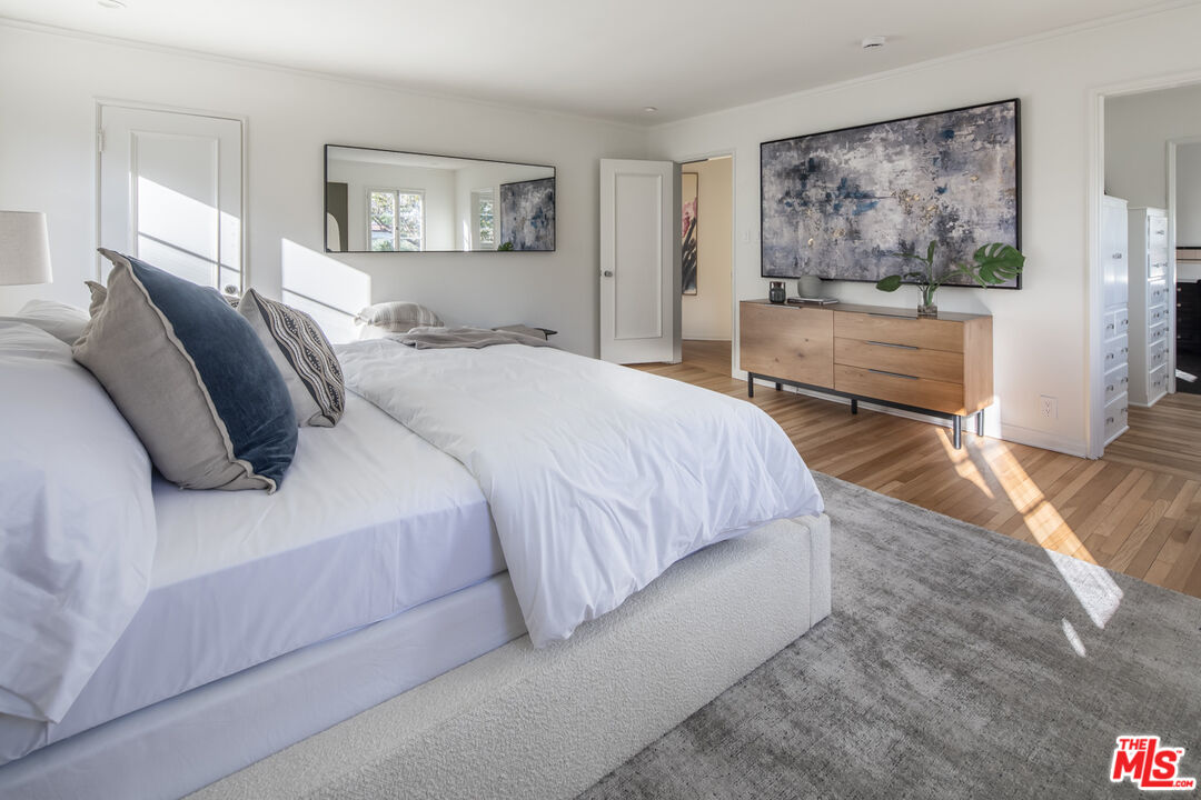 712 Walden Dr, Beverly Hills