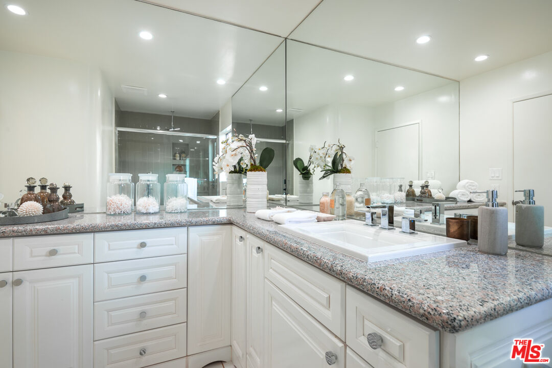 712 Walden Dr, Beverly Hills