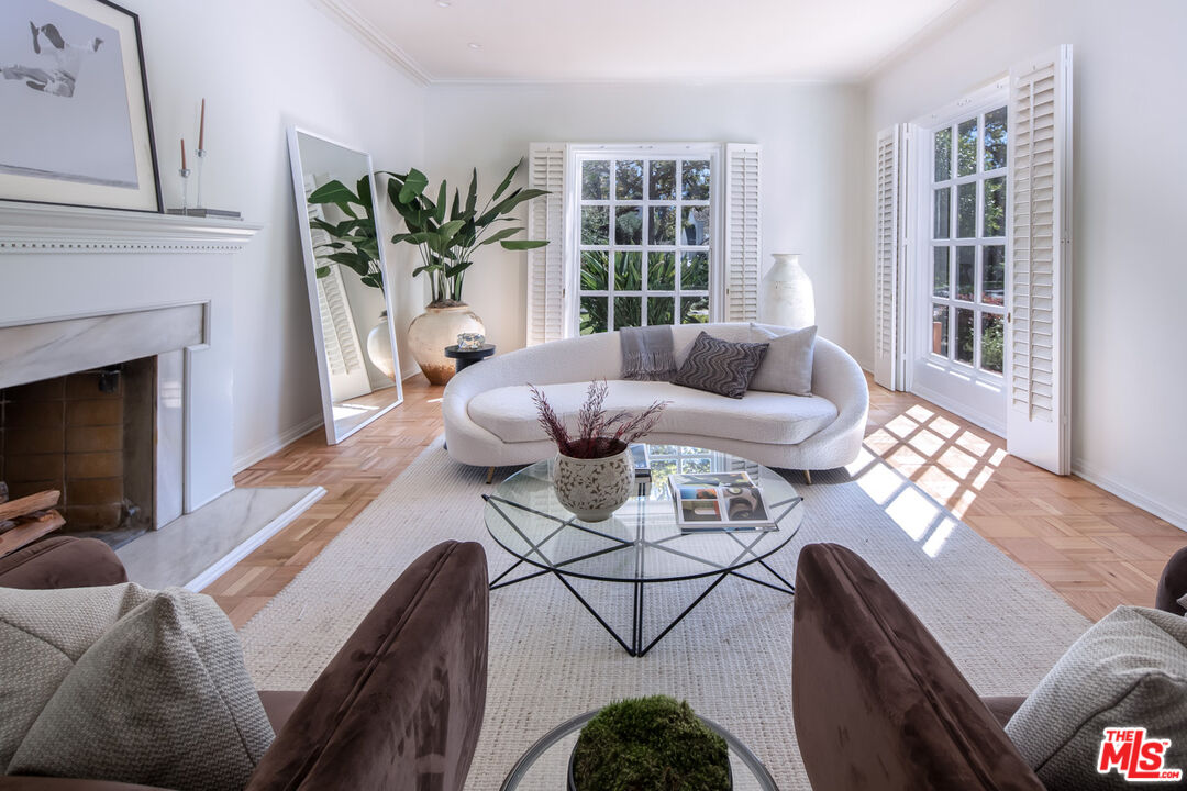 712 Walden Dr, Beverly Hills