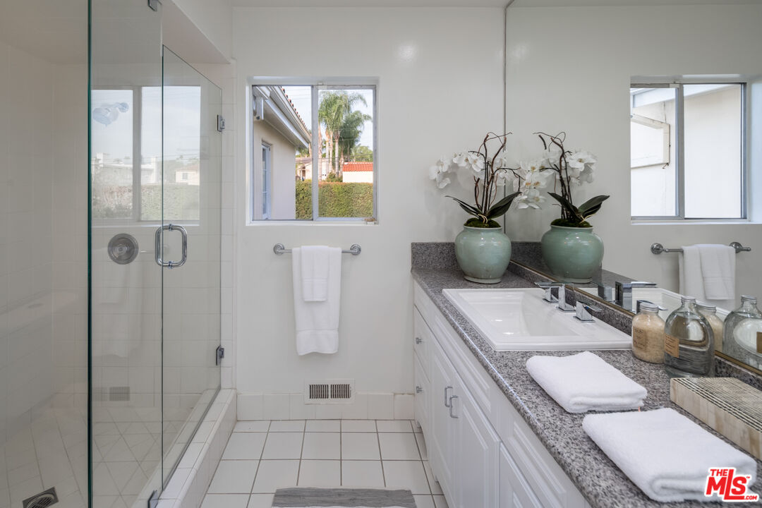 712 Walden Dr, Beverly Hills