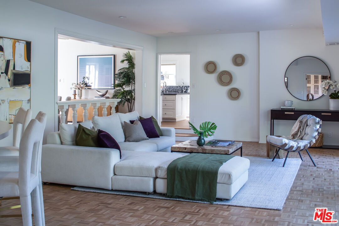 712 Walden Dr, Beverly Hills
