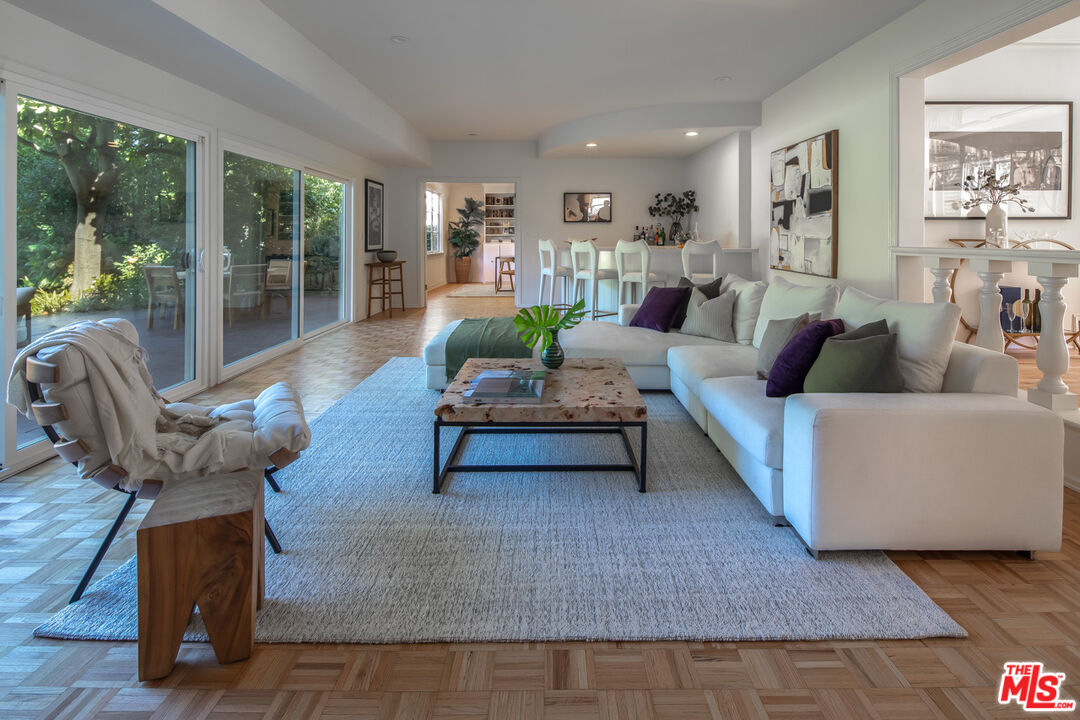 712 Walden Dr, Beverly Hills