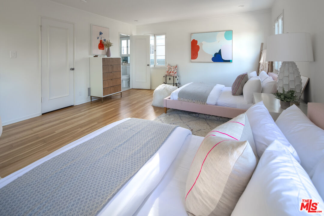 712 Walden Dr, Beverly Hills