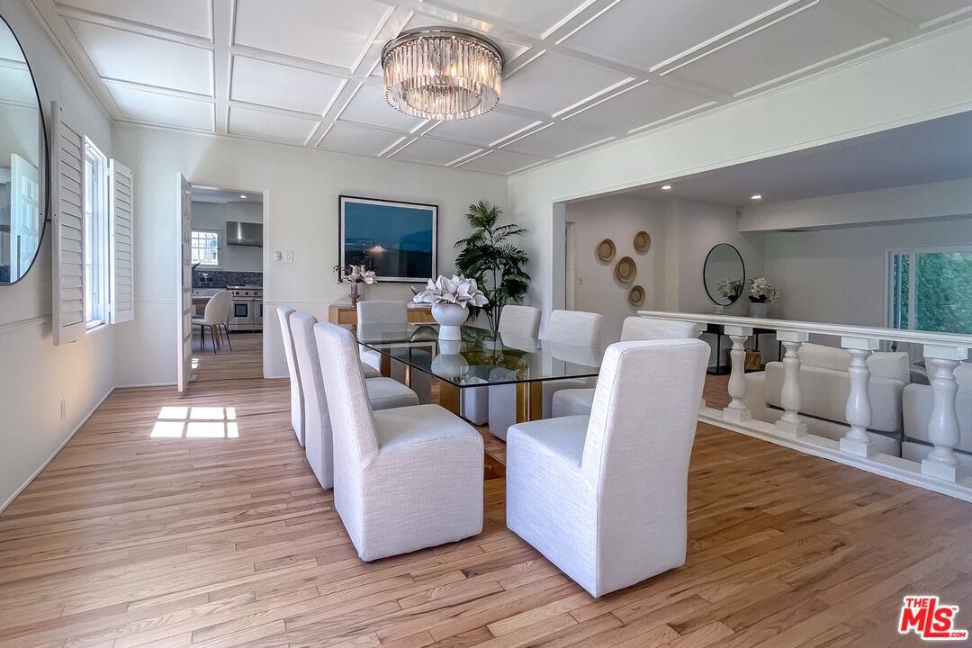 712 Walden Dr, Beverly Hills