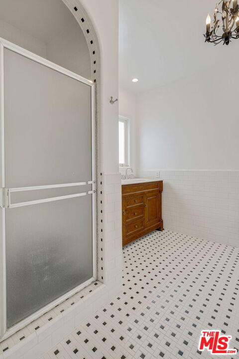 200 S McCarty Dr, Beverly Hills