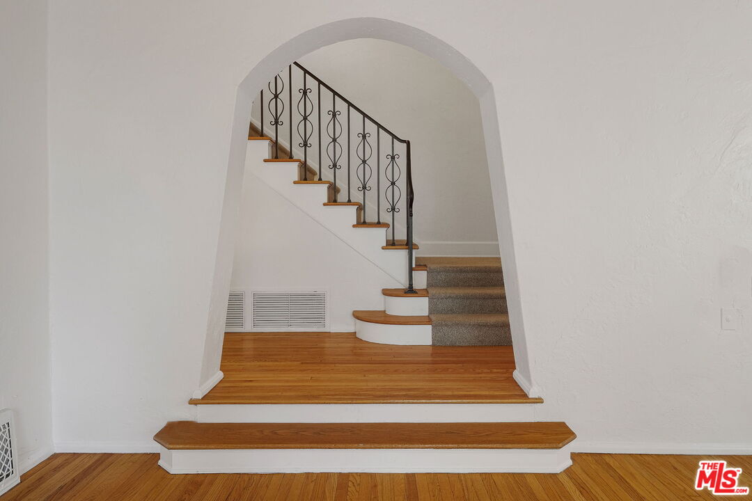 200 S McCarty Dr, Beverly Hills