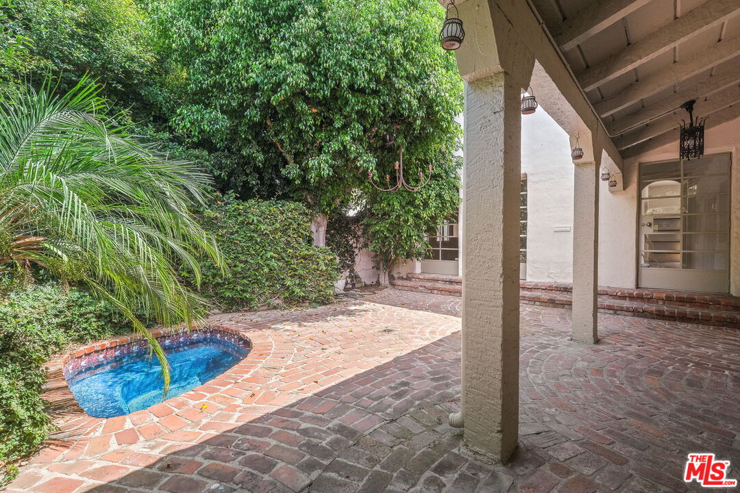 200 S McCarty Dr, Beverly Hills