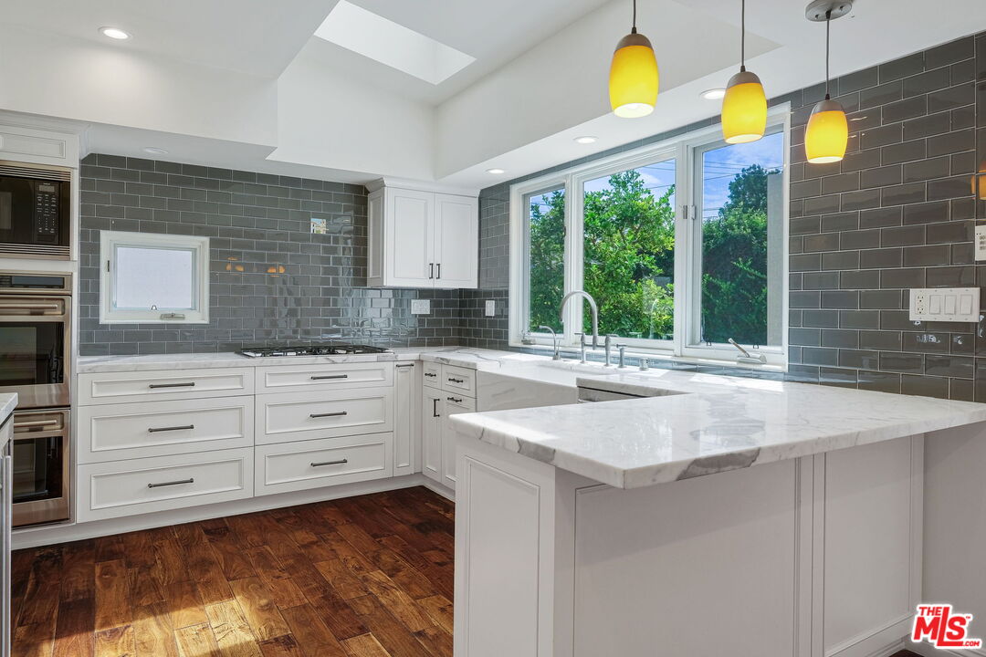 200 S McCarty Dr, Beverly Hills