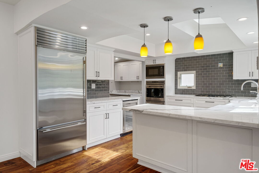 200 S McCarty Dr, Beverly Hills