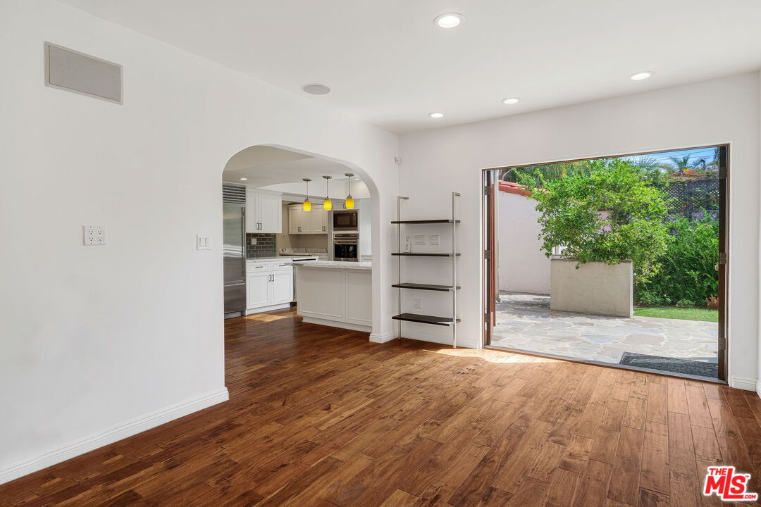 200 S McCarty Dr, Beverly Hills