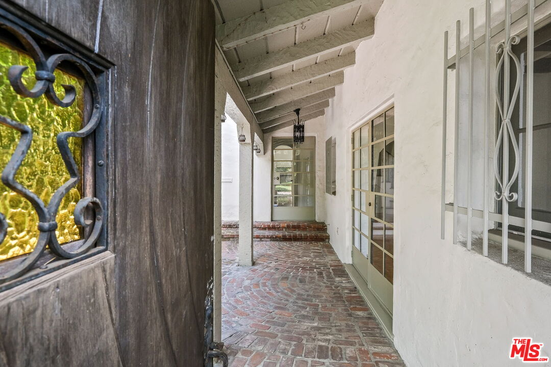 200 S McCarty Dr, Beverly Hills