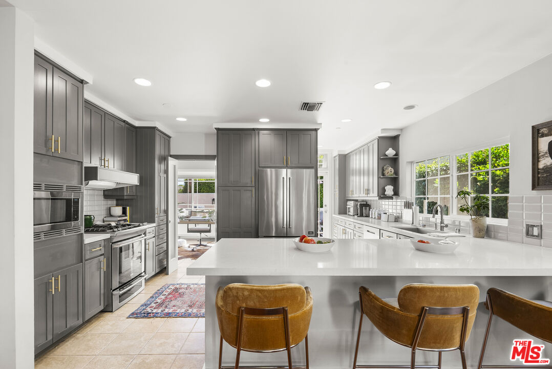 462 S La Peer Dr, Beverly Hills