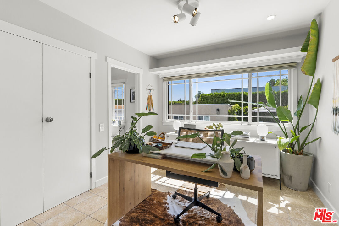462 S La Peer Dr, Beverly Hills