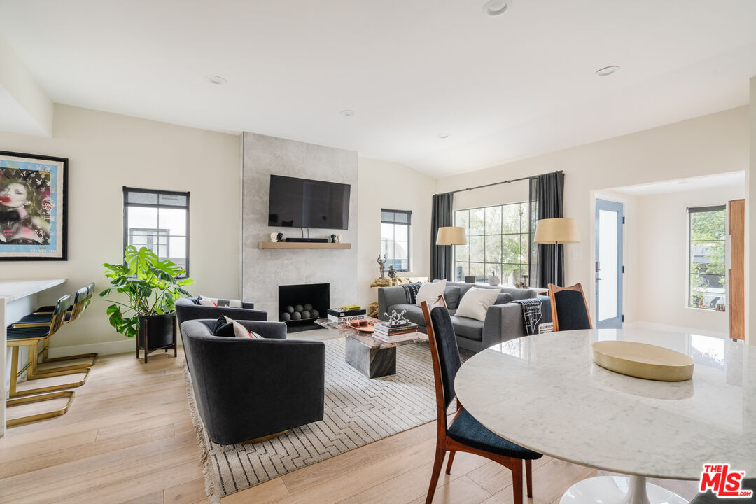 9031 Elevado Ave, West Hollywood 