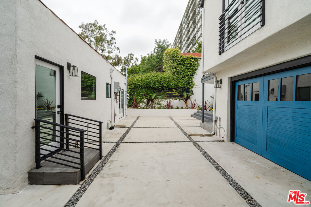 9031 Elevado Ave, West Hollywood 