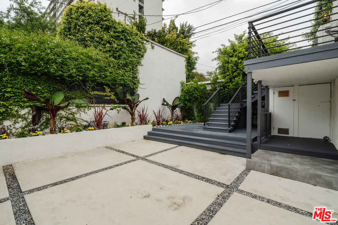 9031 Elevado Ave, West Hollywood 