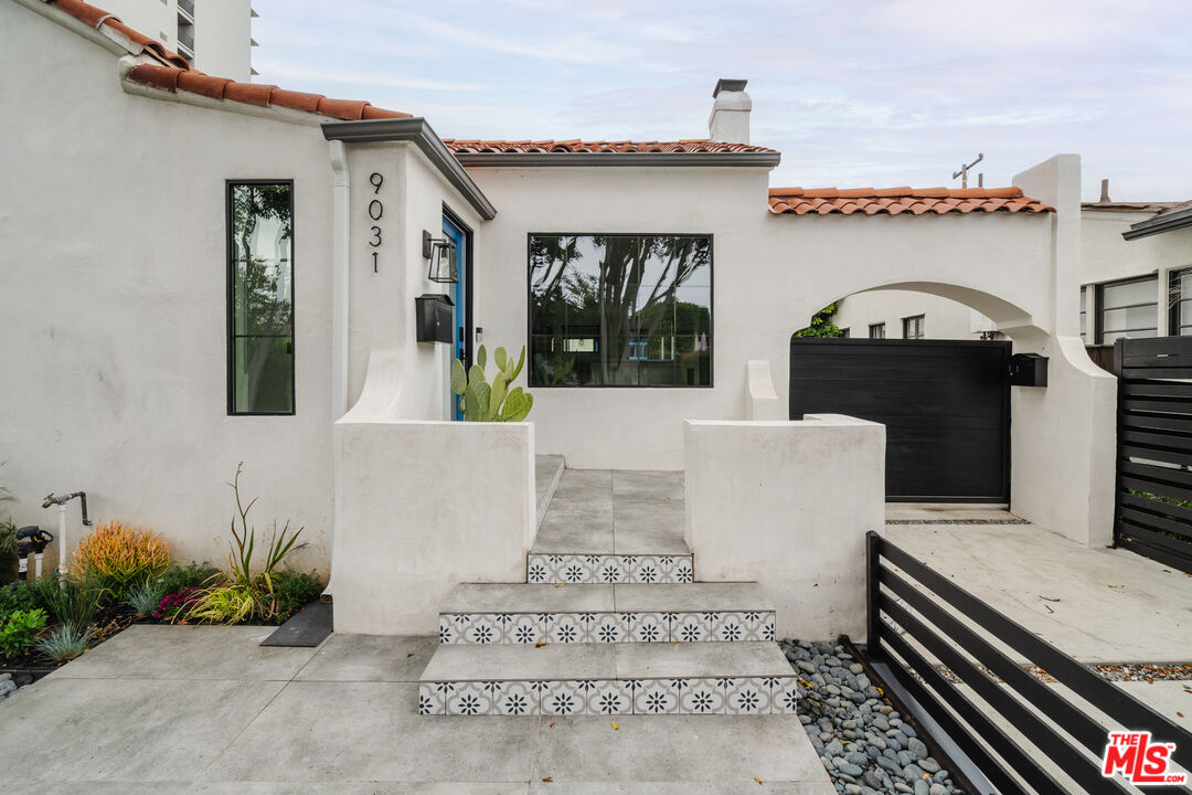 9031 Elevado Ave, West Hollywood 