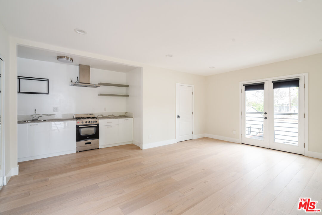 9031 Elevado Ave, West Hollywood 