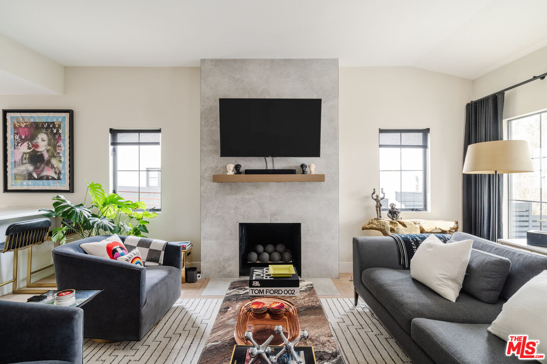 9031 Elevado Ave, West Hollywood 