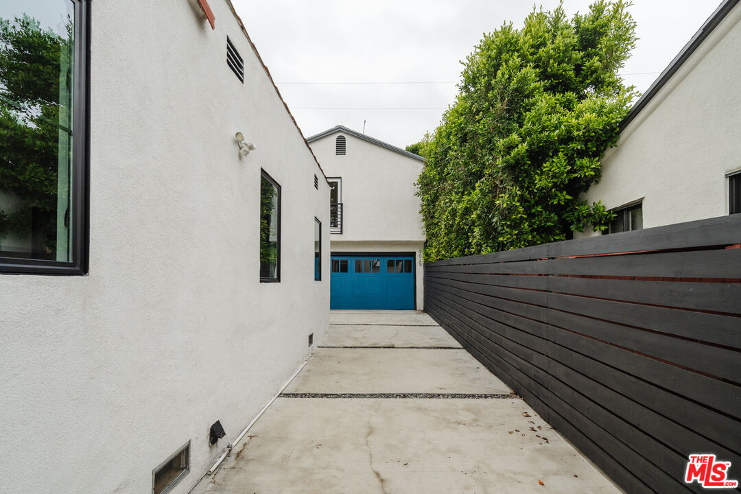 9031 Elevado Ave, West Hollywood 