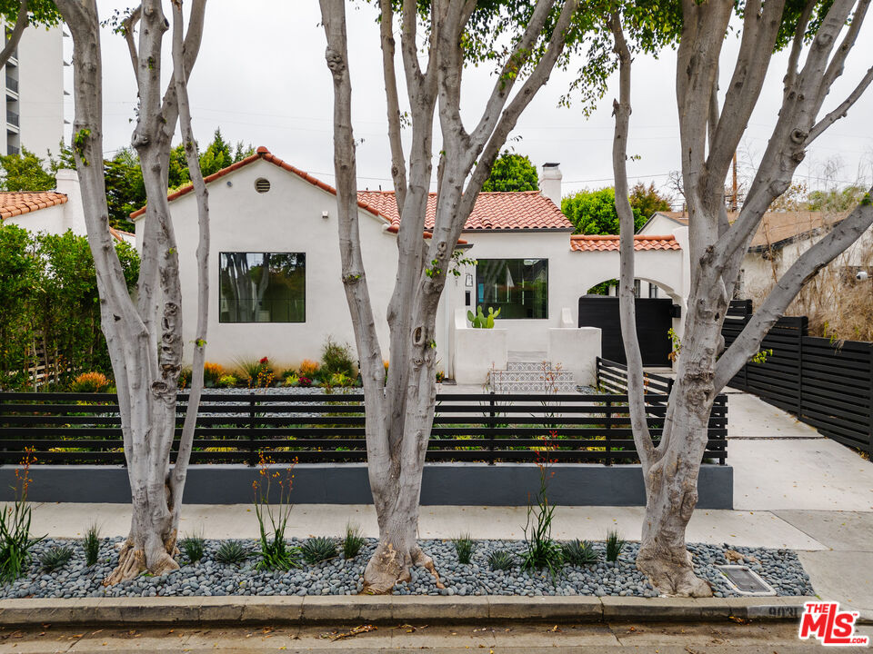 9031 Elevado Ave, West Hollywood 