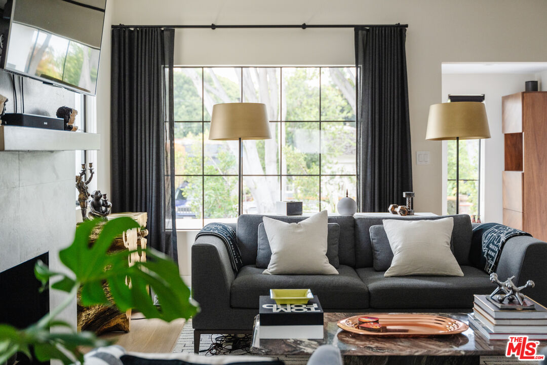 9031 Elevado Ave, West Hollywood 
