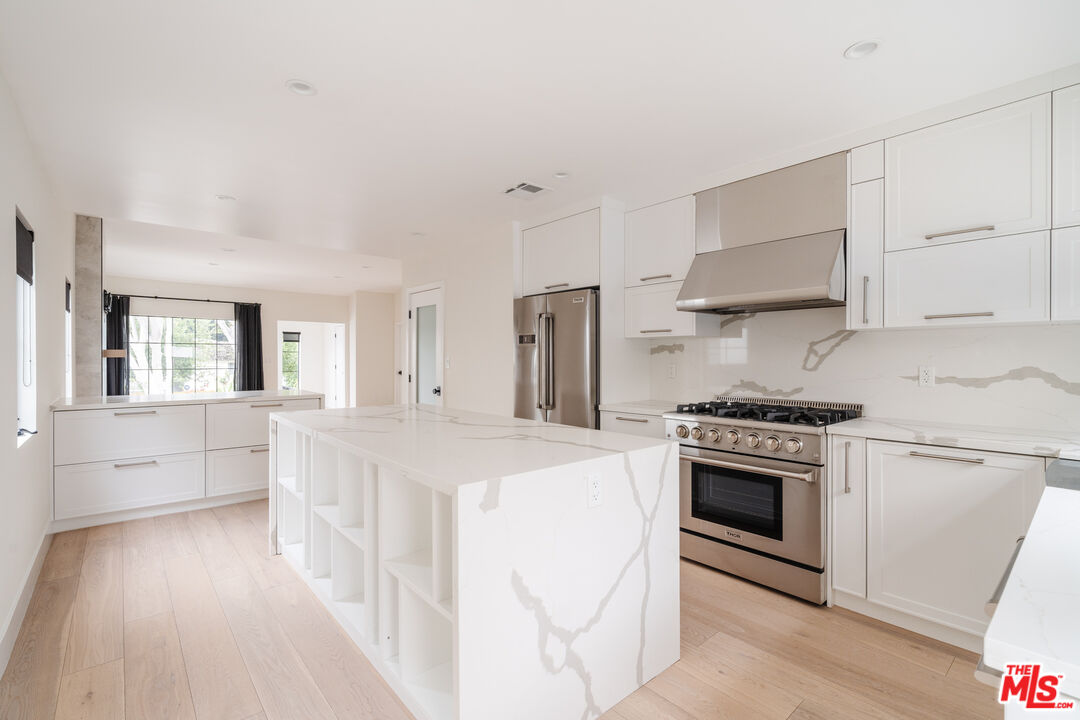 9031 Elevado Ave, West Hollywood 