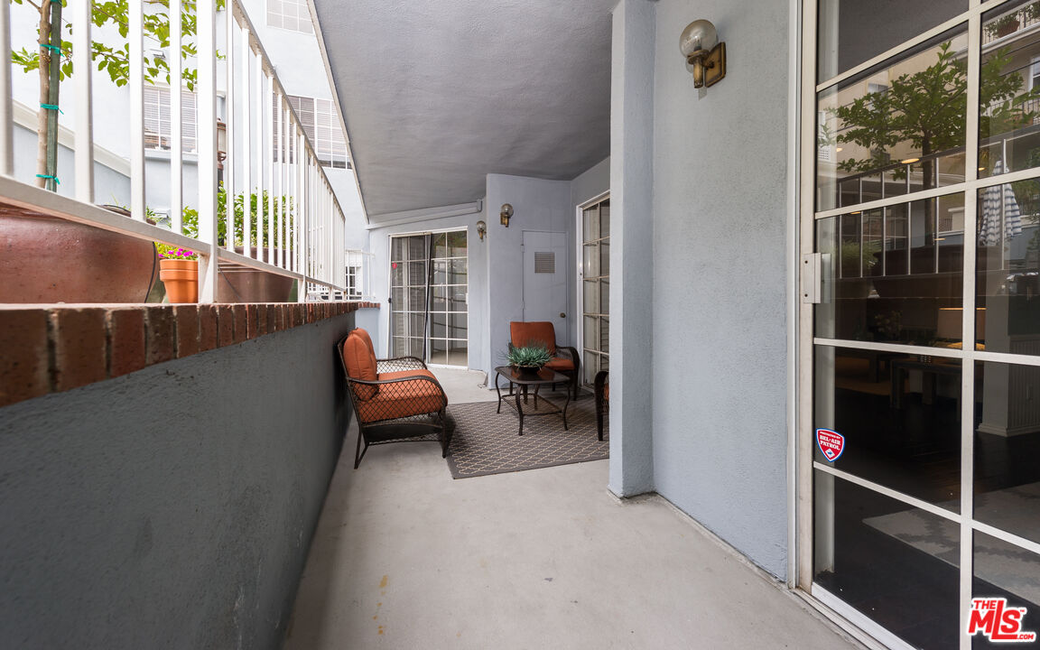 11667 Gorham Ave Unit: 206, Brentwood