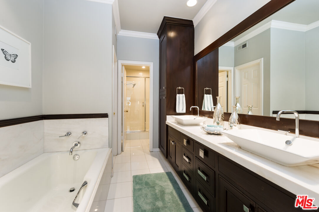 11667 Gorham Ave Unit: 206, Brentwood
