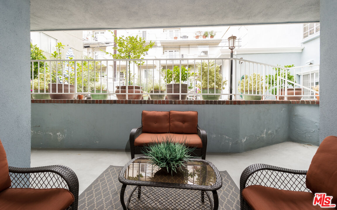 11667 Gorham Ave Unit: 206, Brentwood