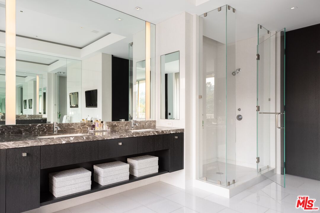 9255 Doheny Rd Unit: 1001