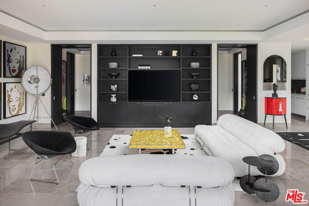 9255 Doheny Rd Unit: 1001