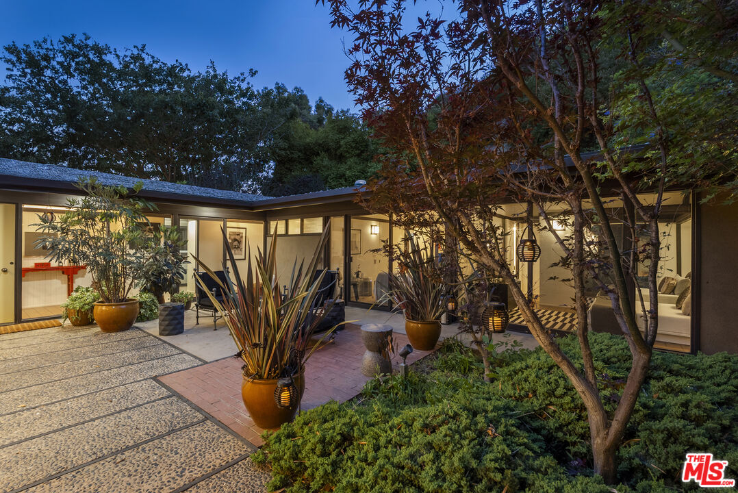 1601 Rising Glen Rd, Sunset Strip