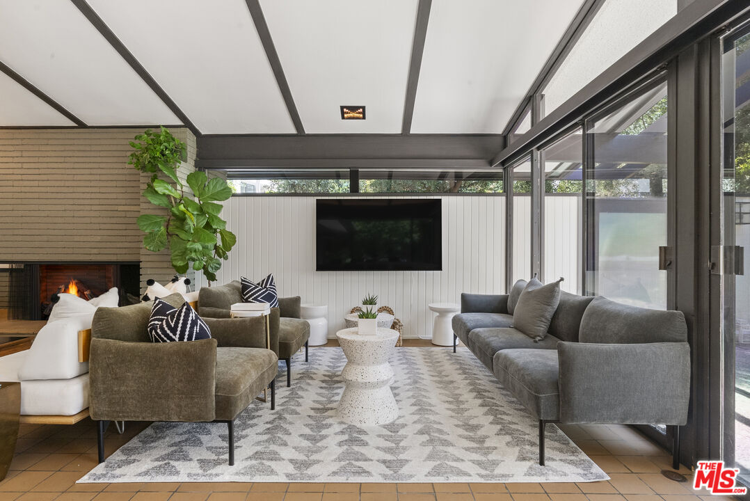 1601 Rising Glen Rd, Sunset Strip