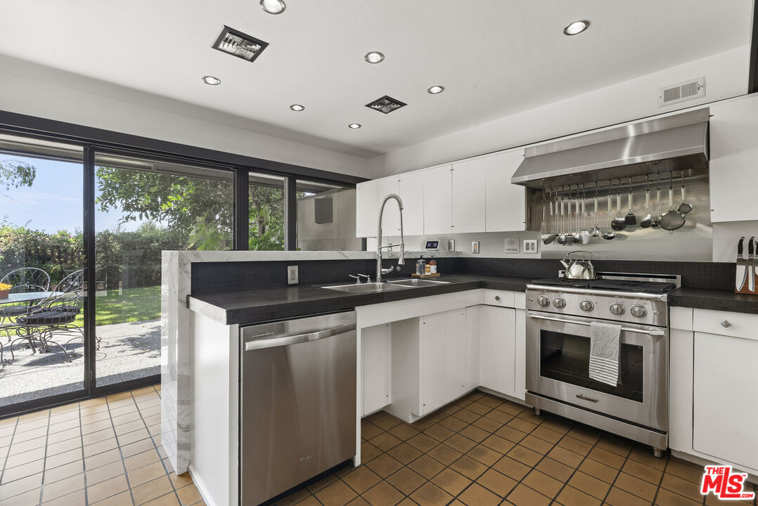 1601 Rising Glen Rd, Sunset Strip