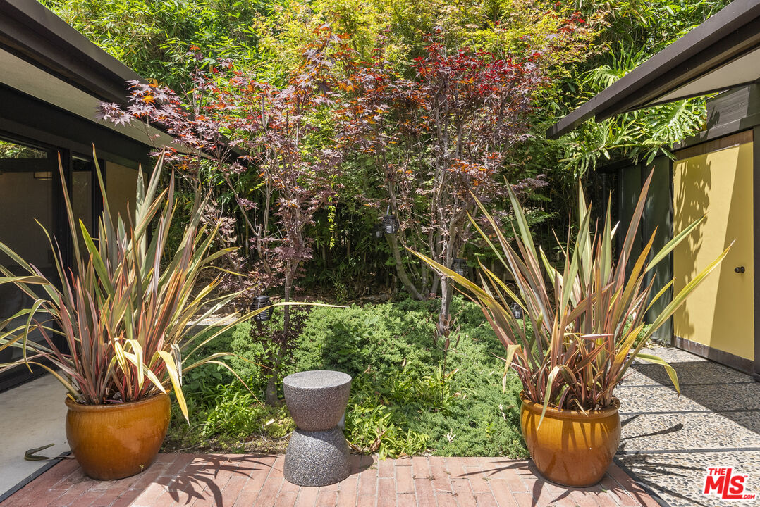 1601 Rising Glen Rd, Sunset Strip