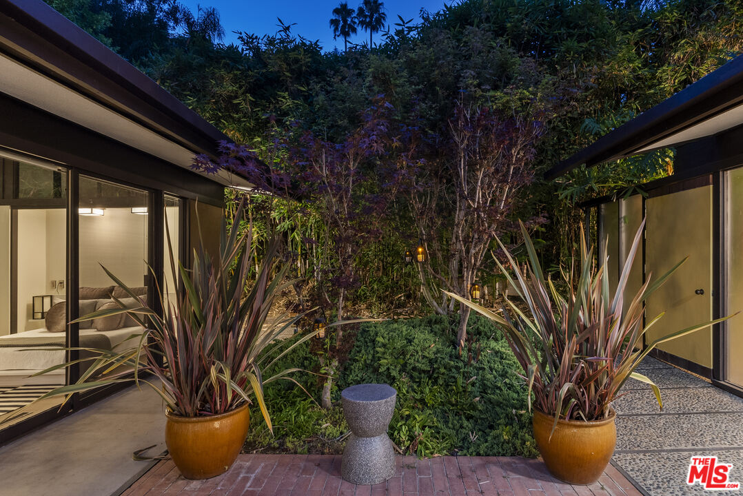 1601 Rising Glen Rd, Sunset Strip