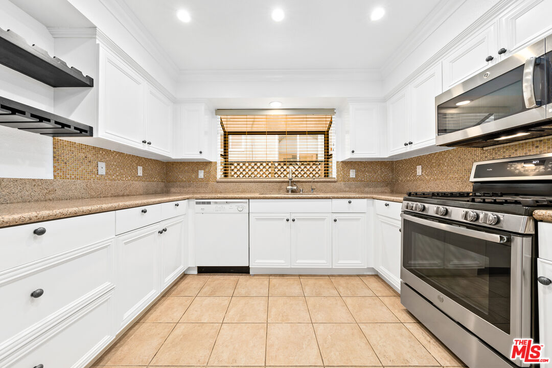 1132 19th St Unit: 3