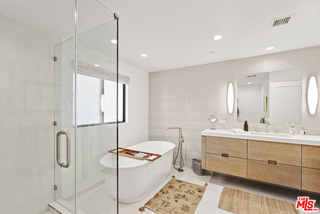 10 Ocean Park Blvd Unit: 2, Santa Monica