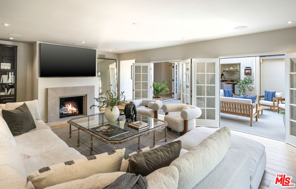 854 N Orlando Ave, West Hollywood