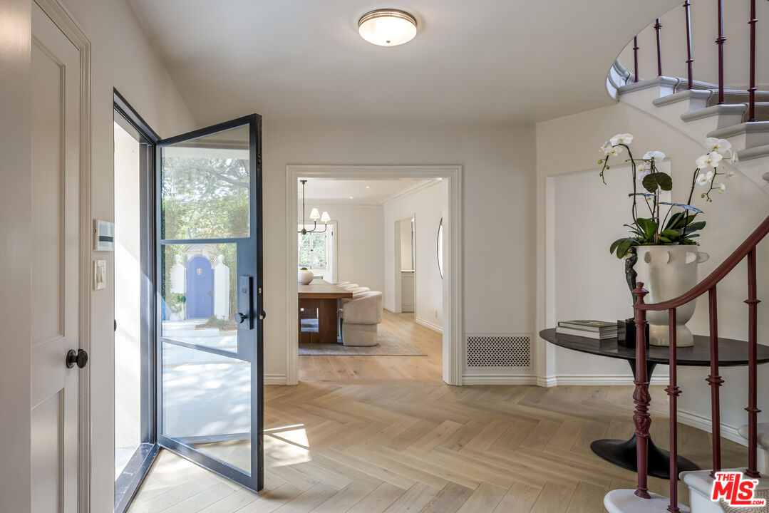 854 N Orlando Ave, West Hollywood