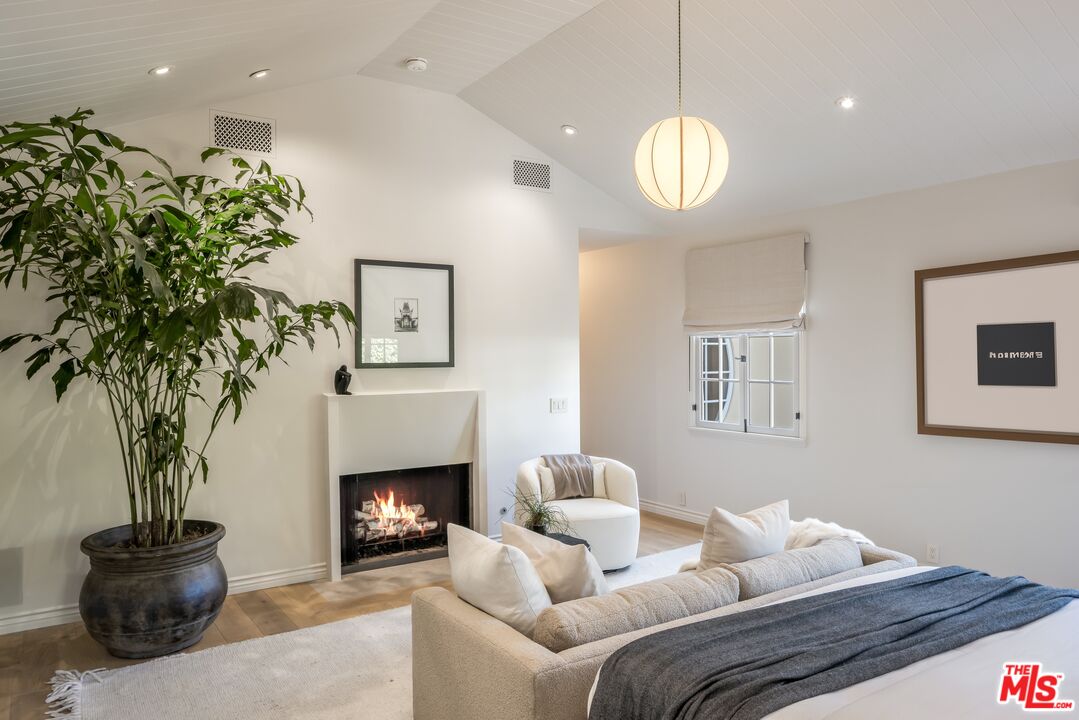 854 N Orlando Ave, West Hollywood