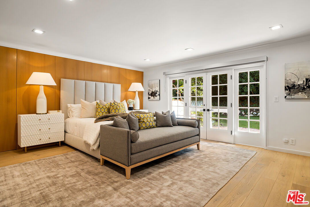 1124 Laurel Way, Beverly Hills