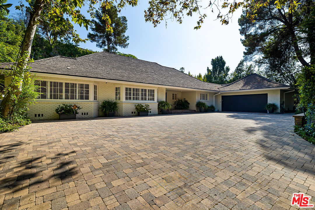 1124 Laurel Way, Beverly Hills