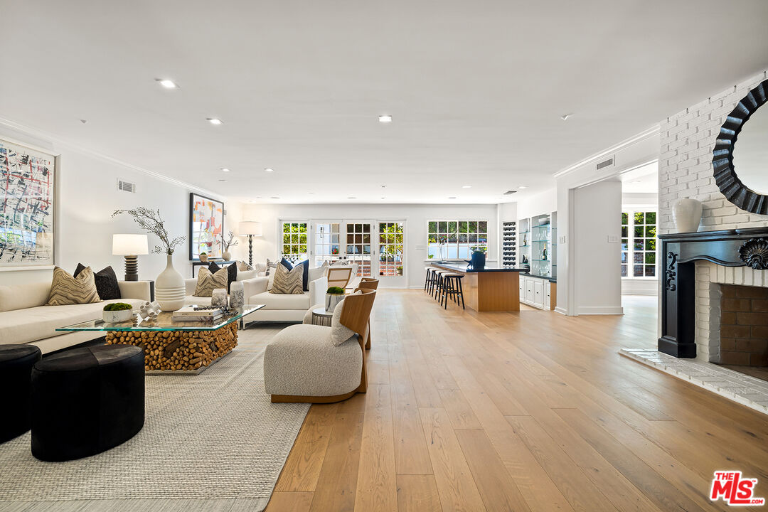 1124 Laurel Way, Beverly Hills