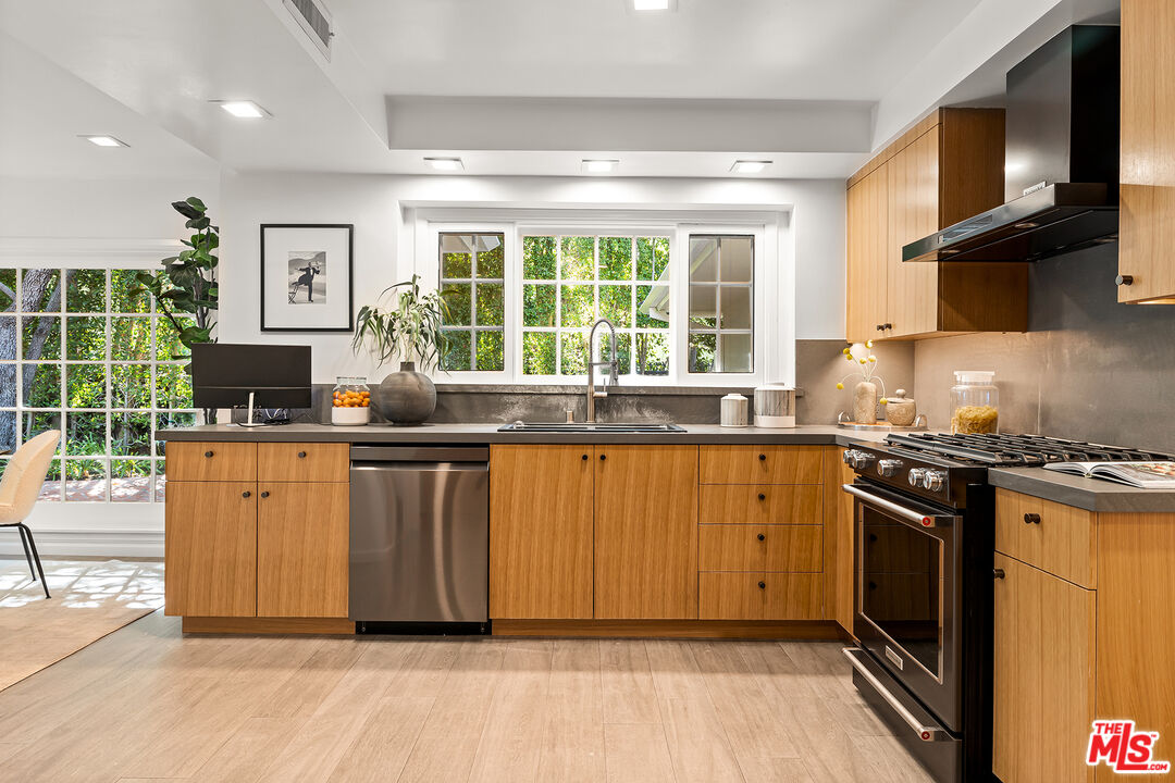 1124 Laurel Way, Beverly Hills